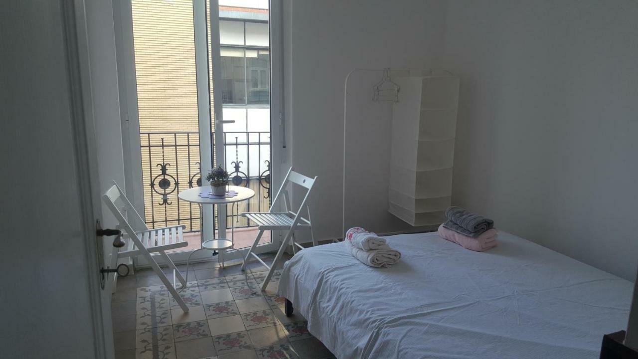 Oyo Guest House Ruzafa Valencia Exterior photo